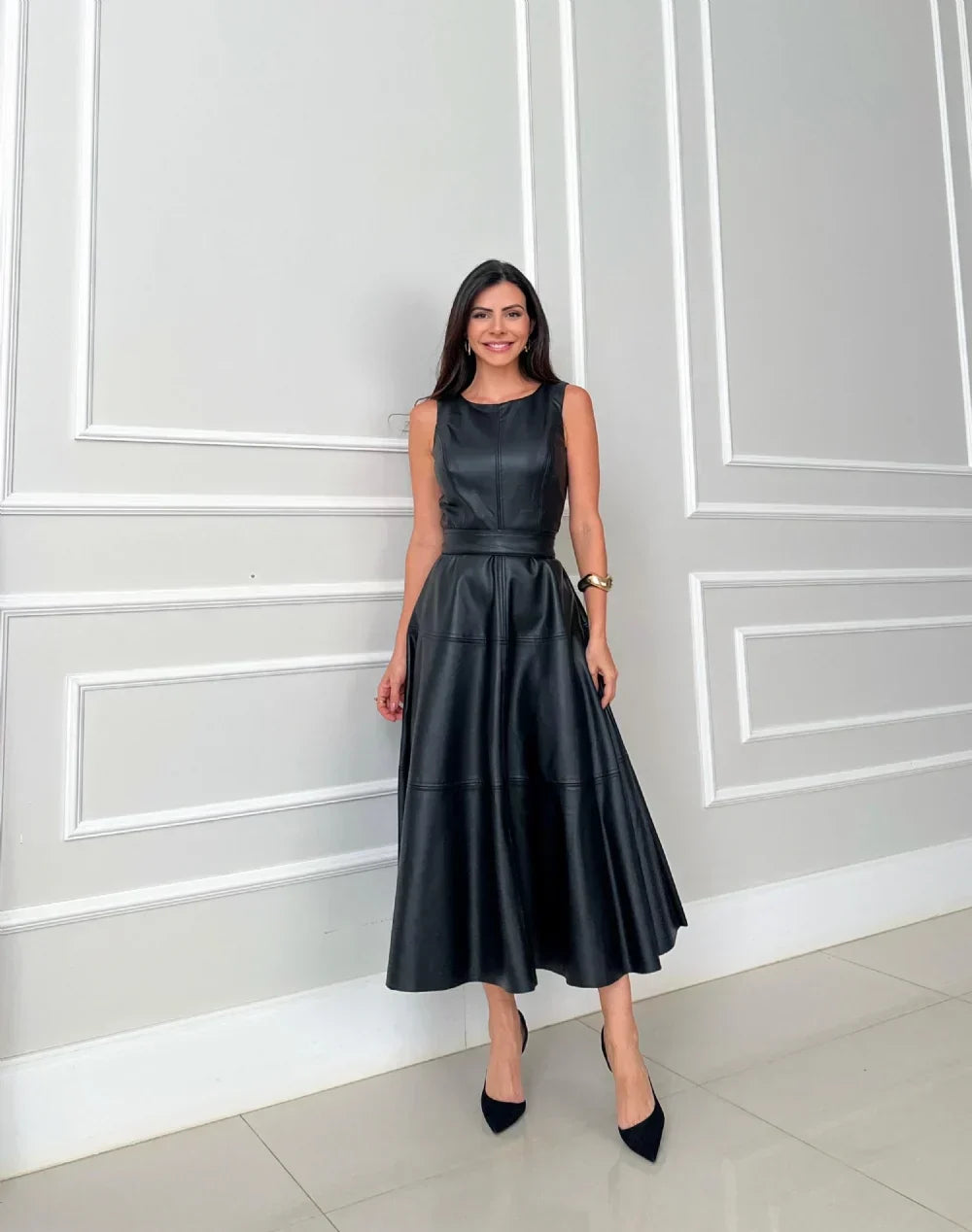 Tanya – Robe Midi en Similicuir Élégante