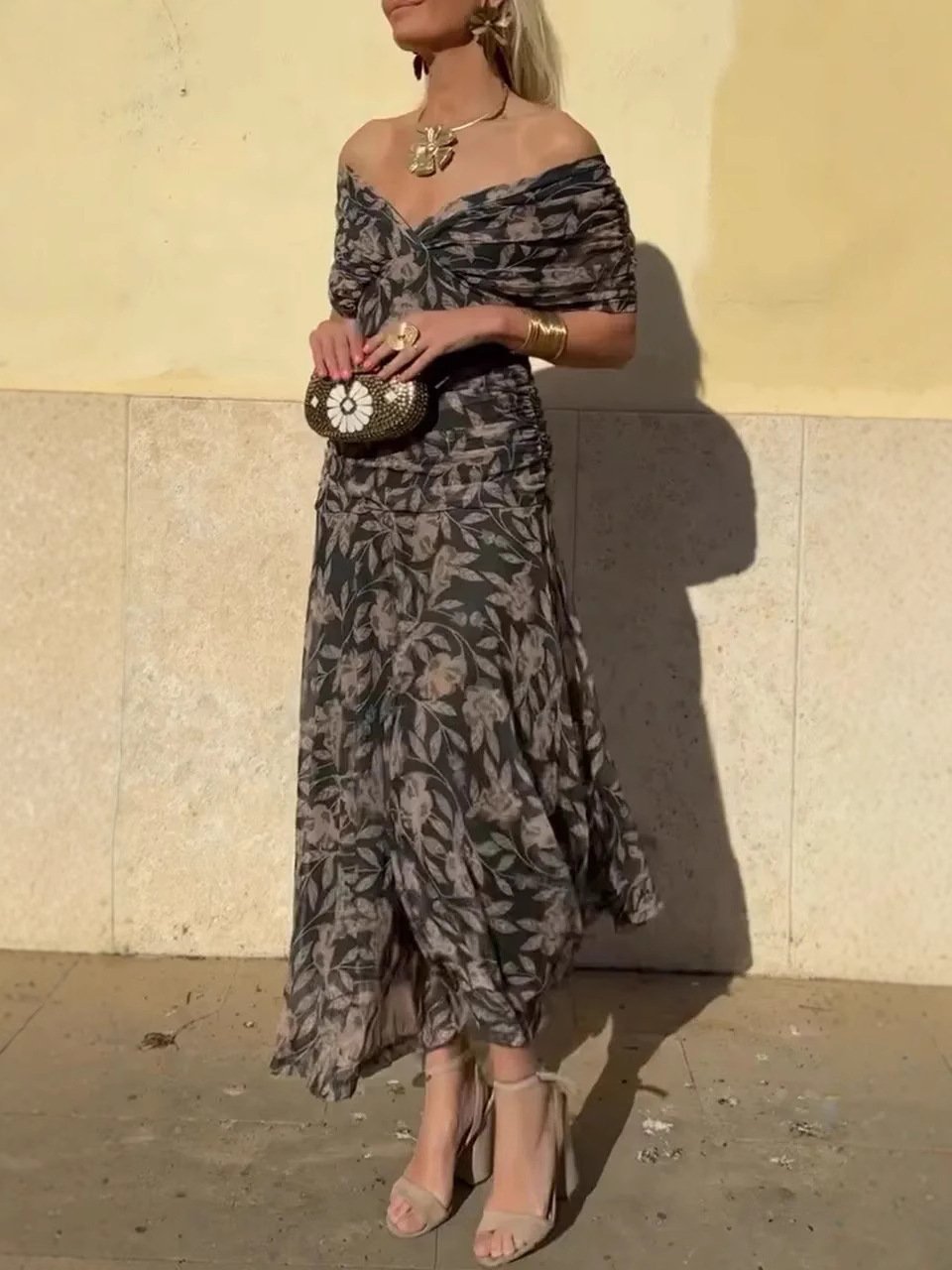 Noemi – Robe Maxi Élégante avec Touche Florale