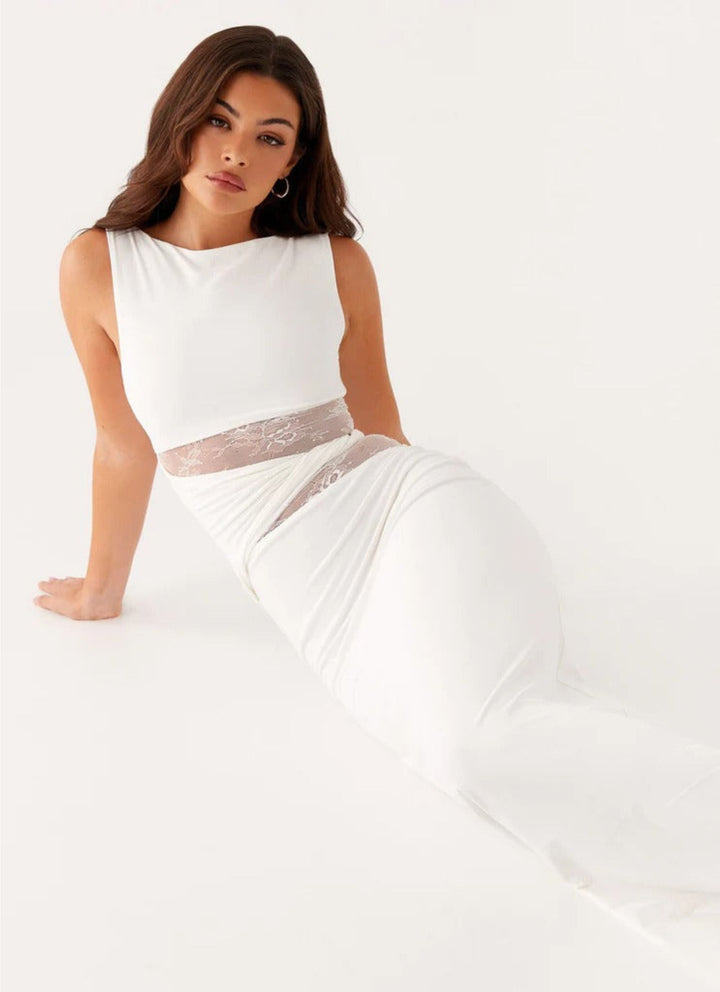 Larra – Robe Maxi Épousant la Silhouette avec Découpes et Lacer