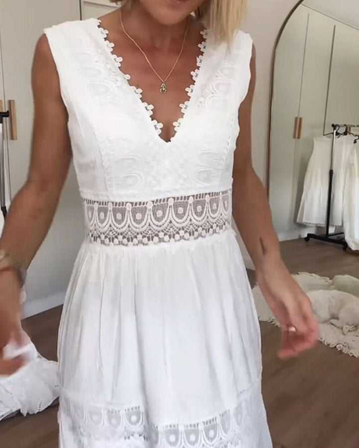 Michaela - Robe maxi en dentelle à col en V