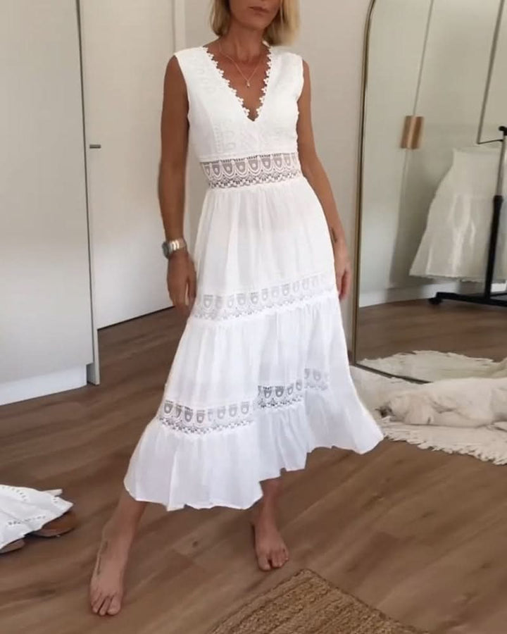 Michaela - Robe maxi en dentelle à col en V
