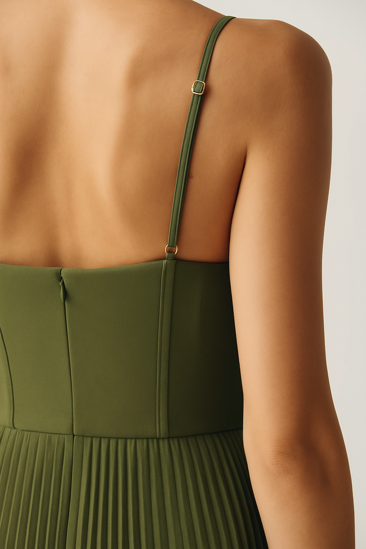 Serena – Robe Midi avec Corsage Structuré et Jupe Plissée