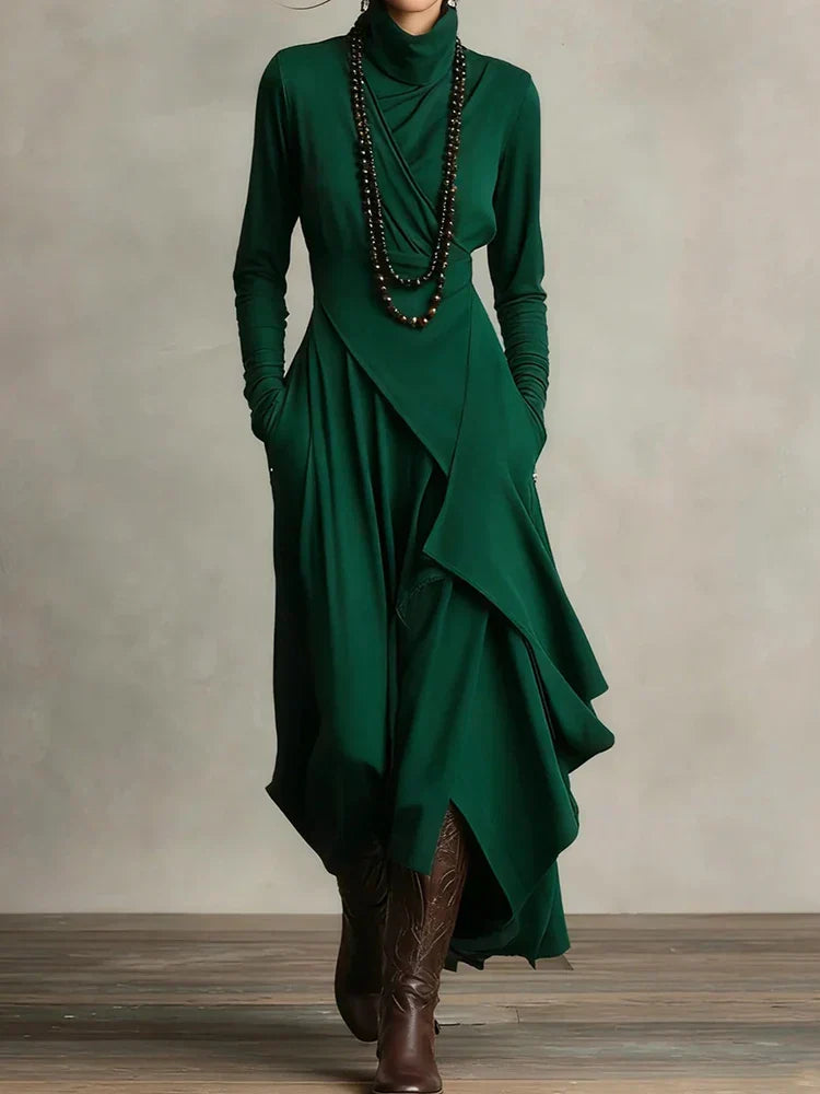 Carrie – Robe maxi en tricot asymétrique avec col roulé