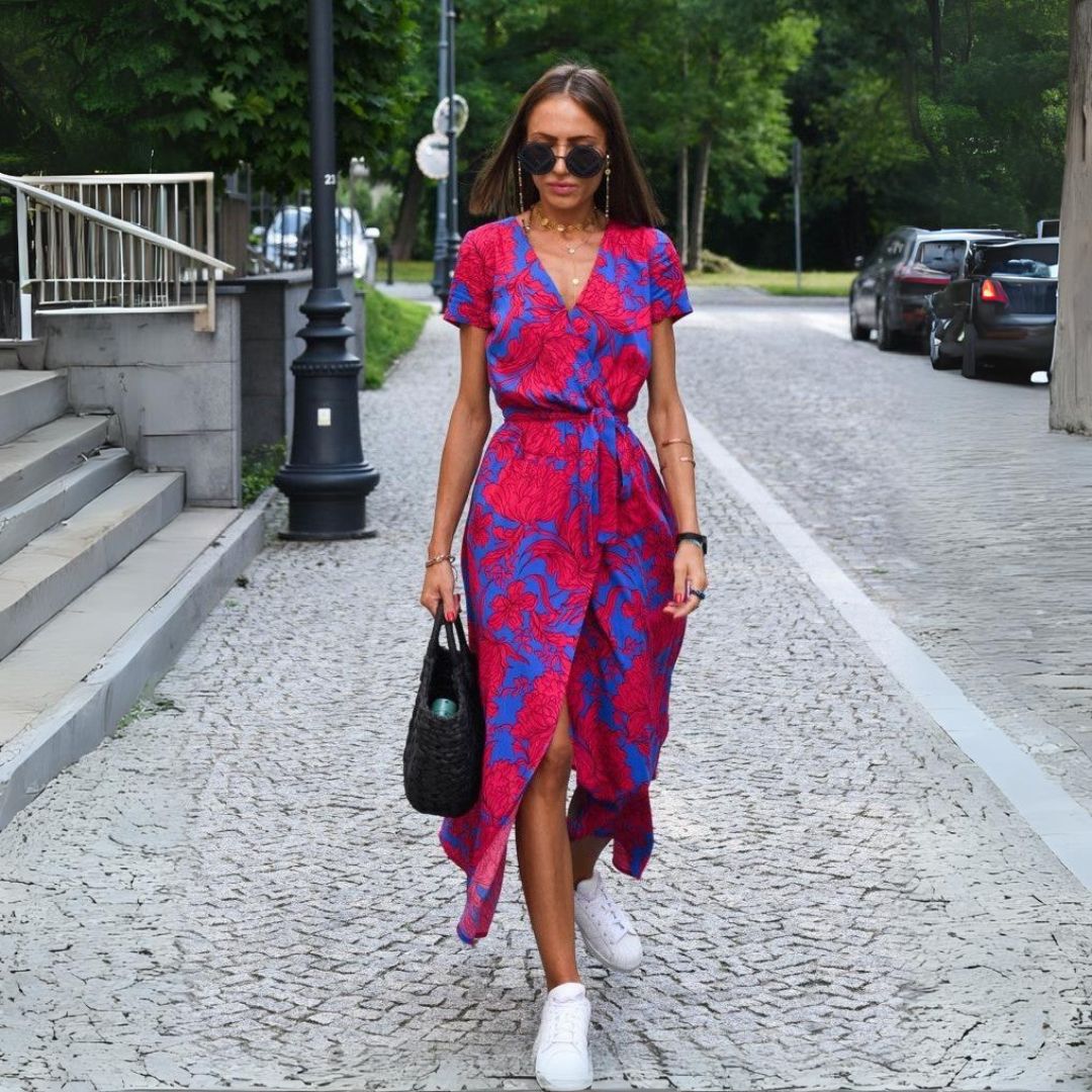 Talia™ | Robe florale élégante à col en V