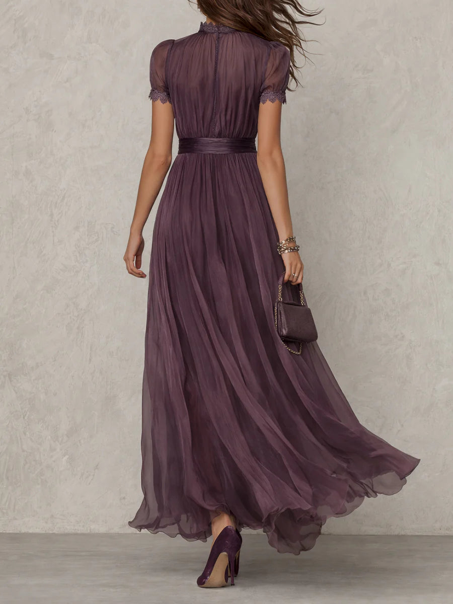 Marie • Robe longue violette avec décolleté en trou de serrure