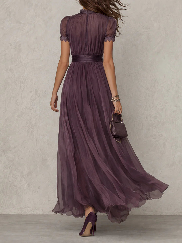 Marie • Robe longue violette avec décolleté en trou de serrure