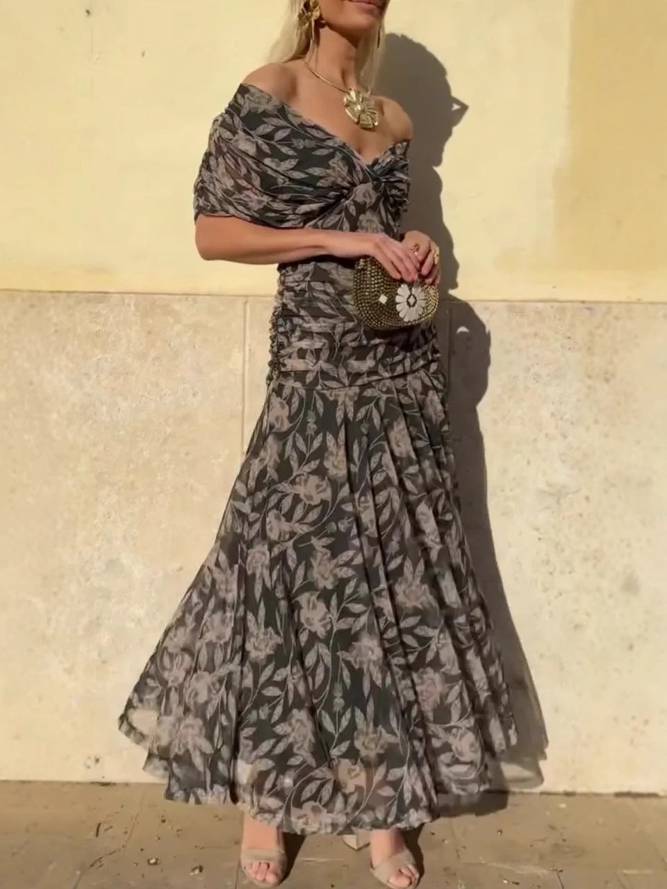 Noemi – Robe Maxi Élégante avec Touche Florale