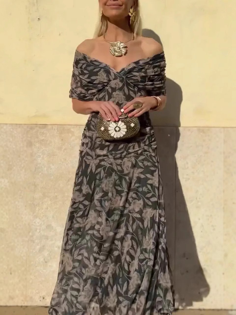 Noemi – Robe Maxi Élégante avec Touche Florale