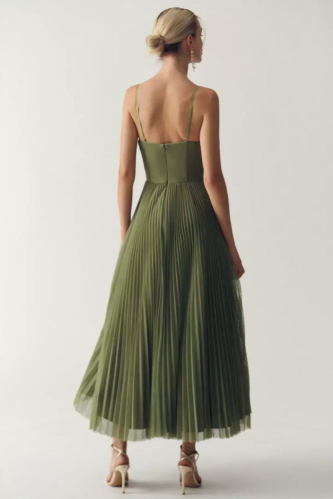 Serena – Robe Midi avec Corsage Structuré et Jupe Plissée