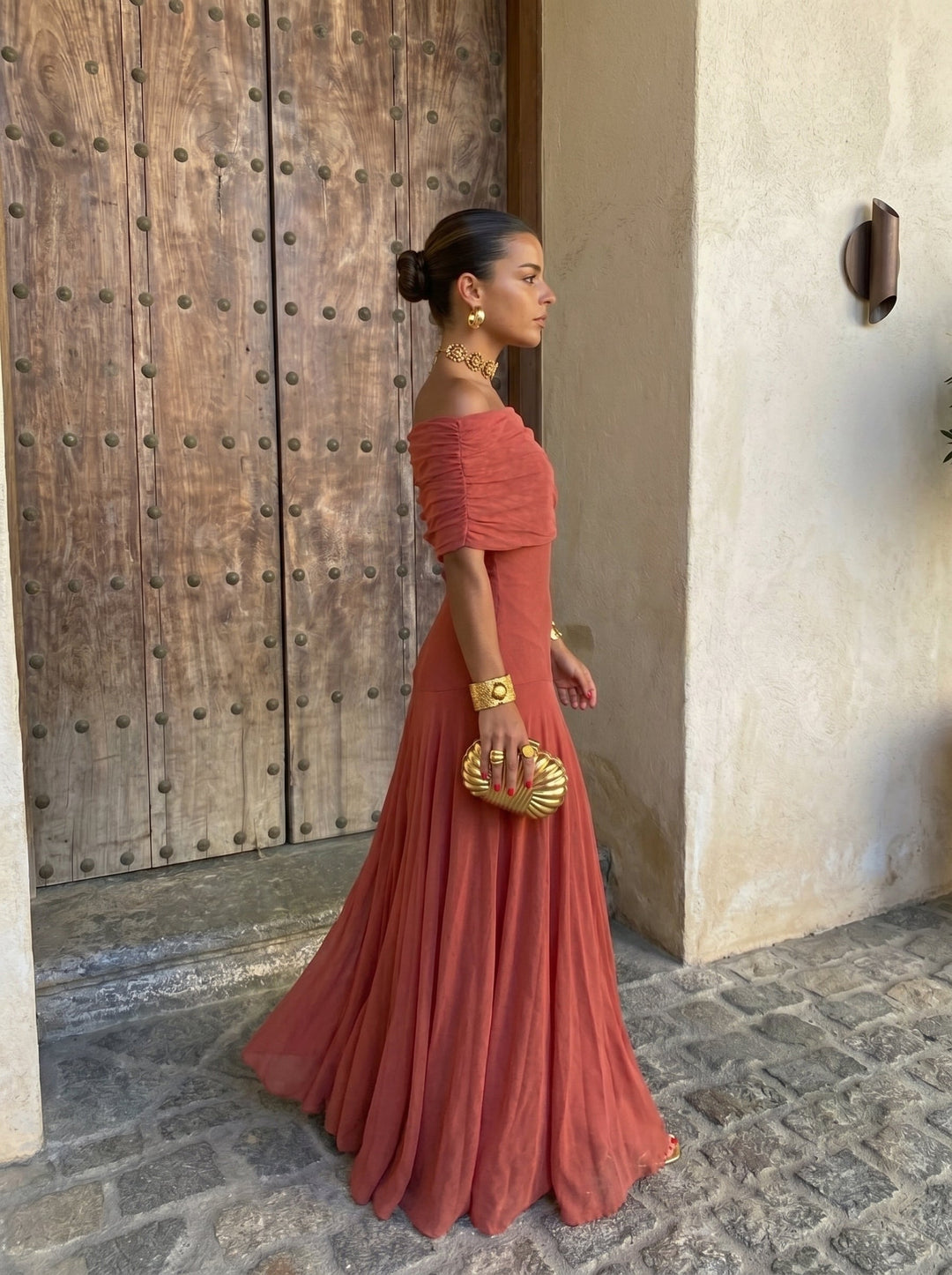 Arabella – Robe Midi Élégante Épousant les Formes