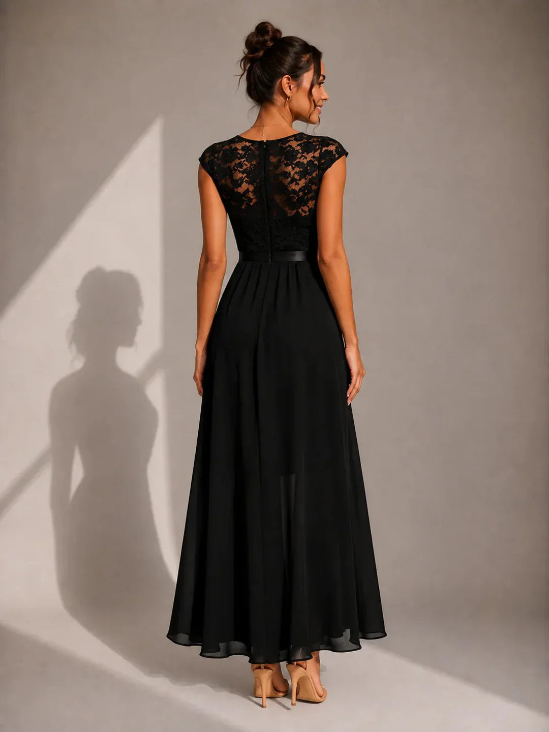 Shanina - Robe Élégante en Dentelle Fendue