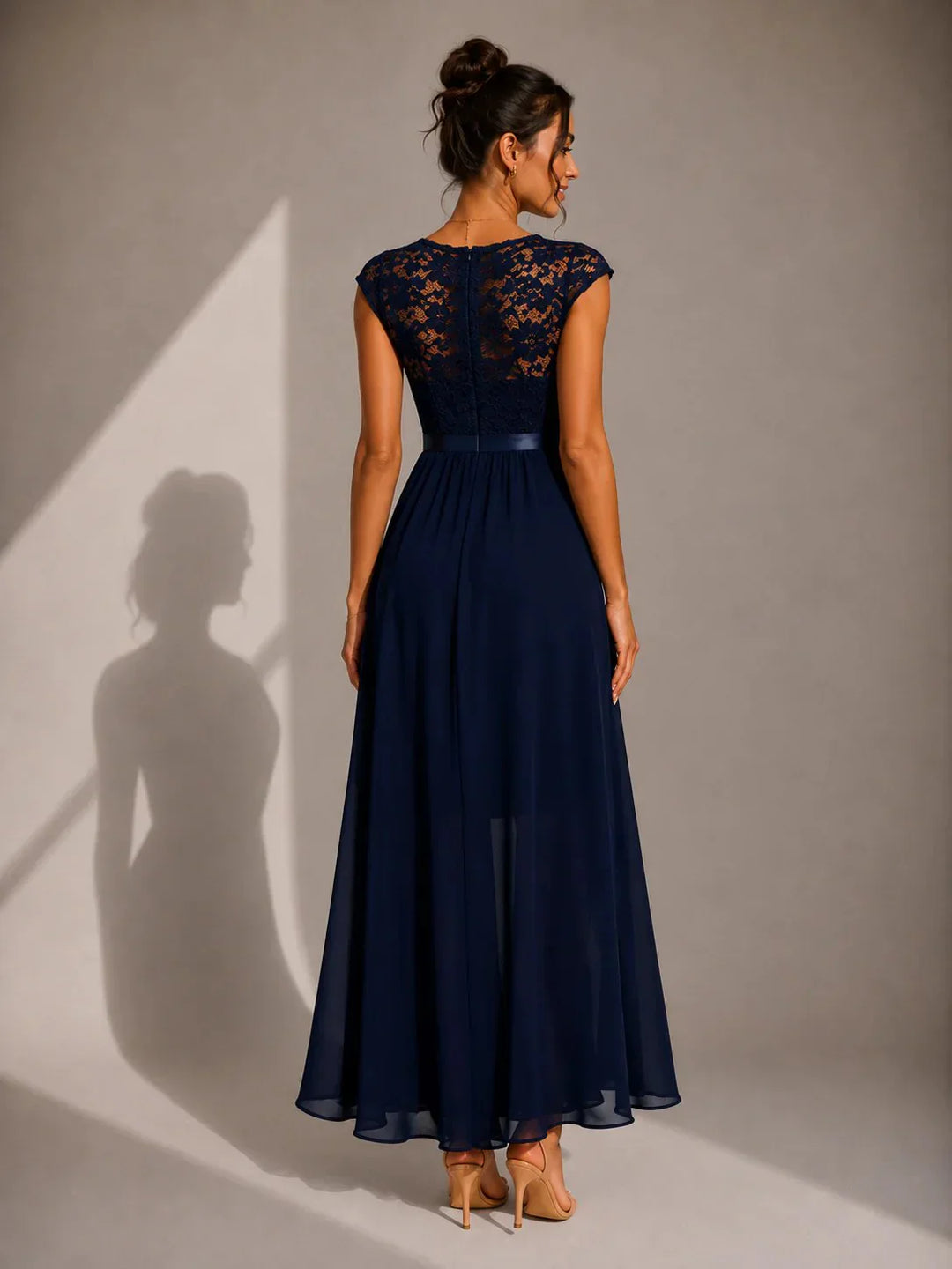 Shanina - Robe Élégante en Dentelle Fendue