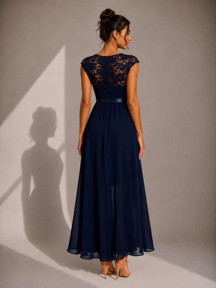 Shanina - Robe Élégante en Dentelle Fendue