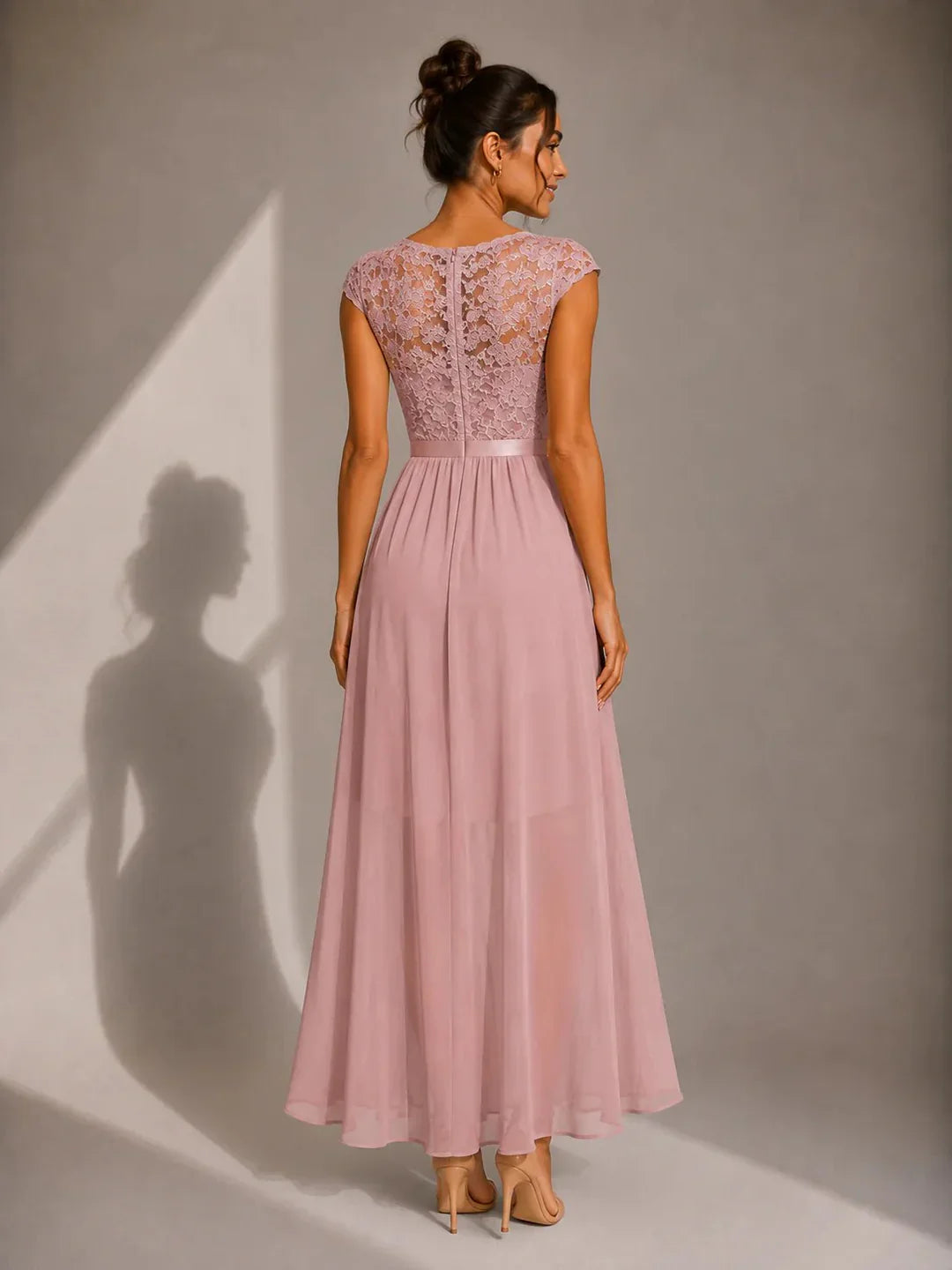 Shanina - Robe Élégante en Dentelle Fendue