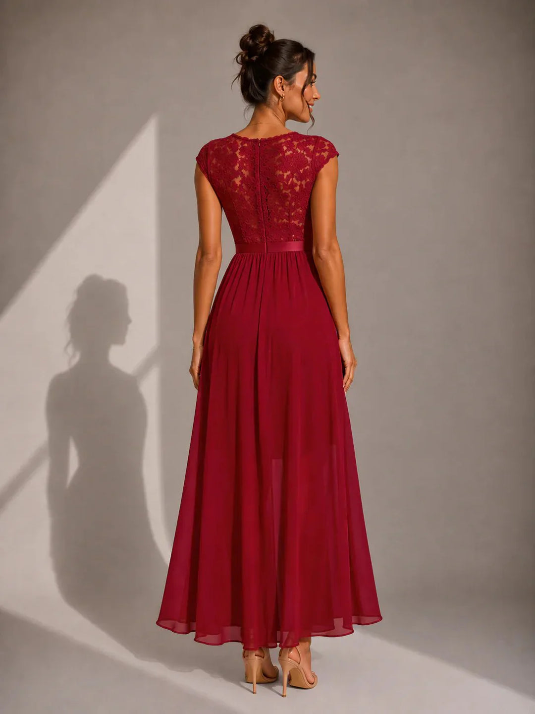 Shanina - Robe Élégante en Dentelle Fendue